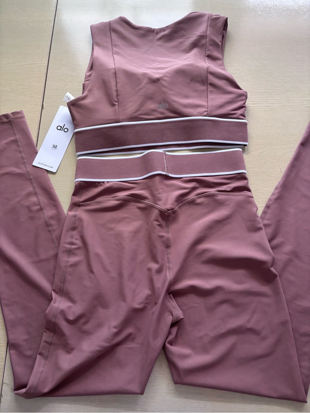 ALO Yoga Women's Dusty Rose Leggings and Matching Crop Top Set - Picture 2 of 7